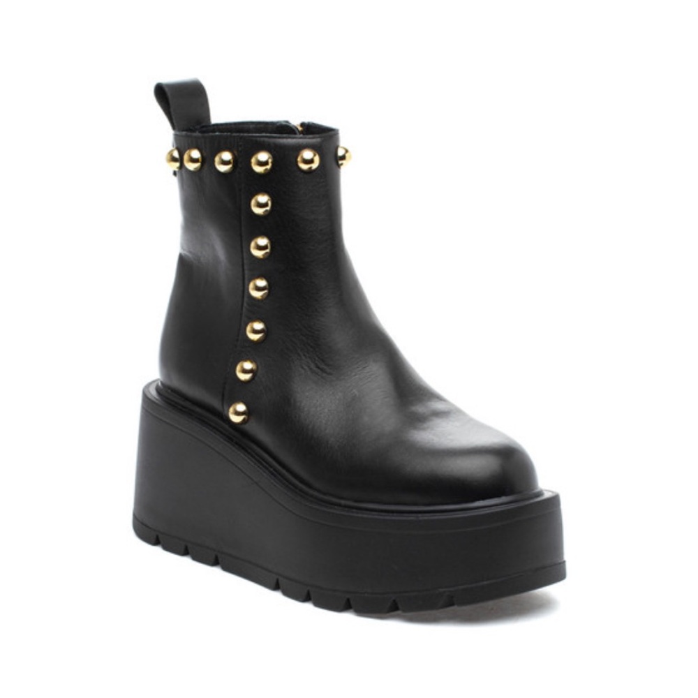 Black Leather Platform Studded Boot with Lug Sole - New in Box - Picture 1 of 7